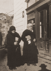 Image of Returning from the synagogue. Chodorow, 1938.