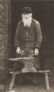 Image of Berl Cyn, age 87, the oldest blacksmith in the town. Nowe Miasto, 1925.