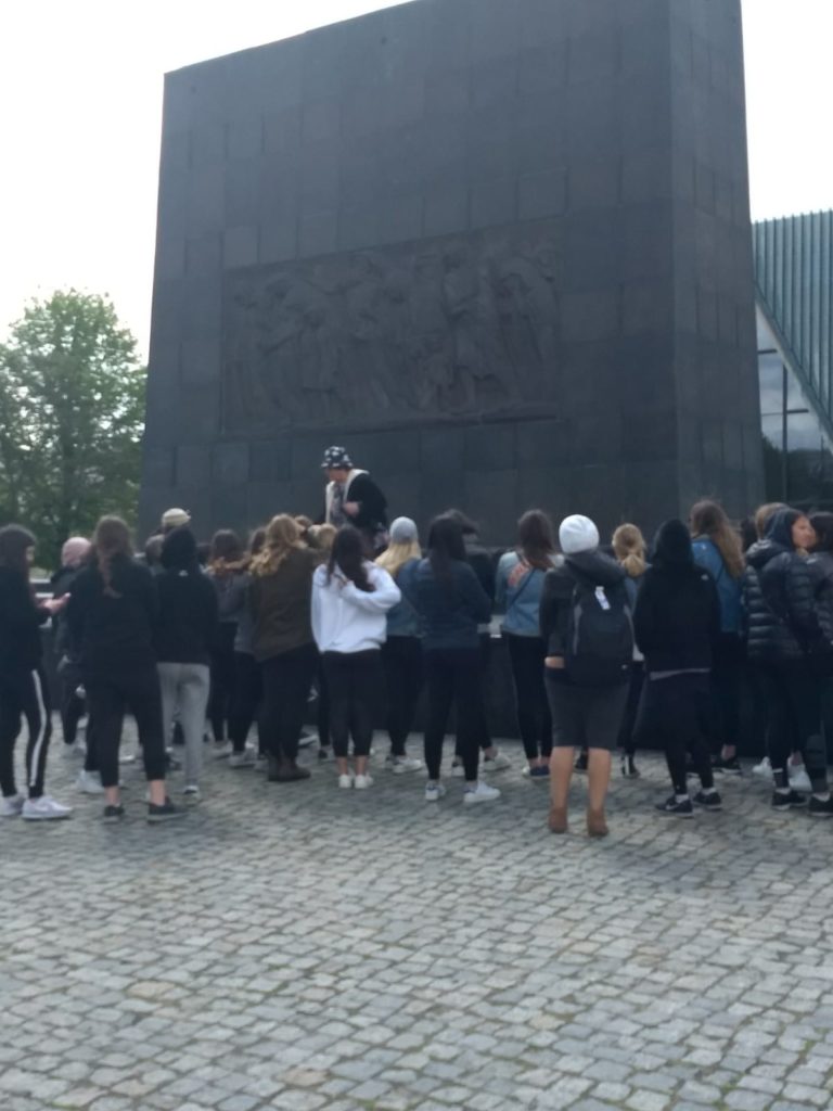 Image of Warsaw ghetto memorial