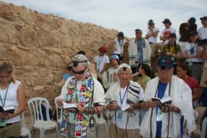 Image of MOTL praying at Masada